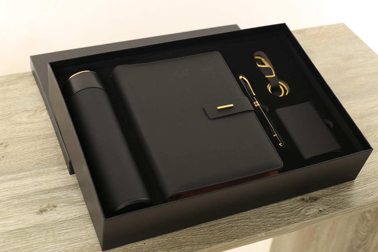 Executive Gift Set 006: Notebook + Business Card Holder + Pen + Key Holder & Thermal Flask - Image 3