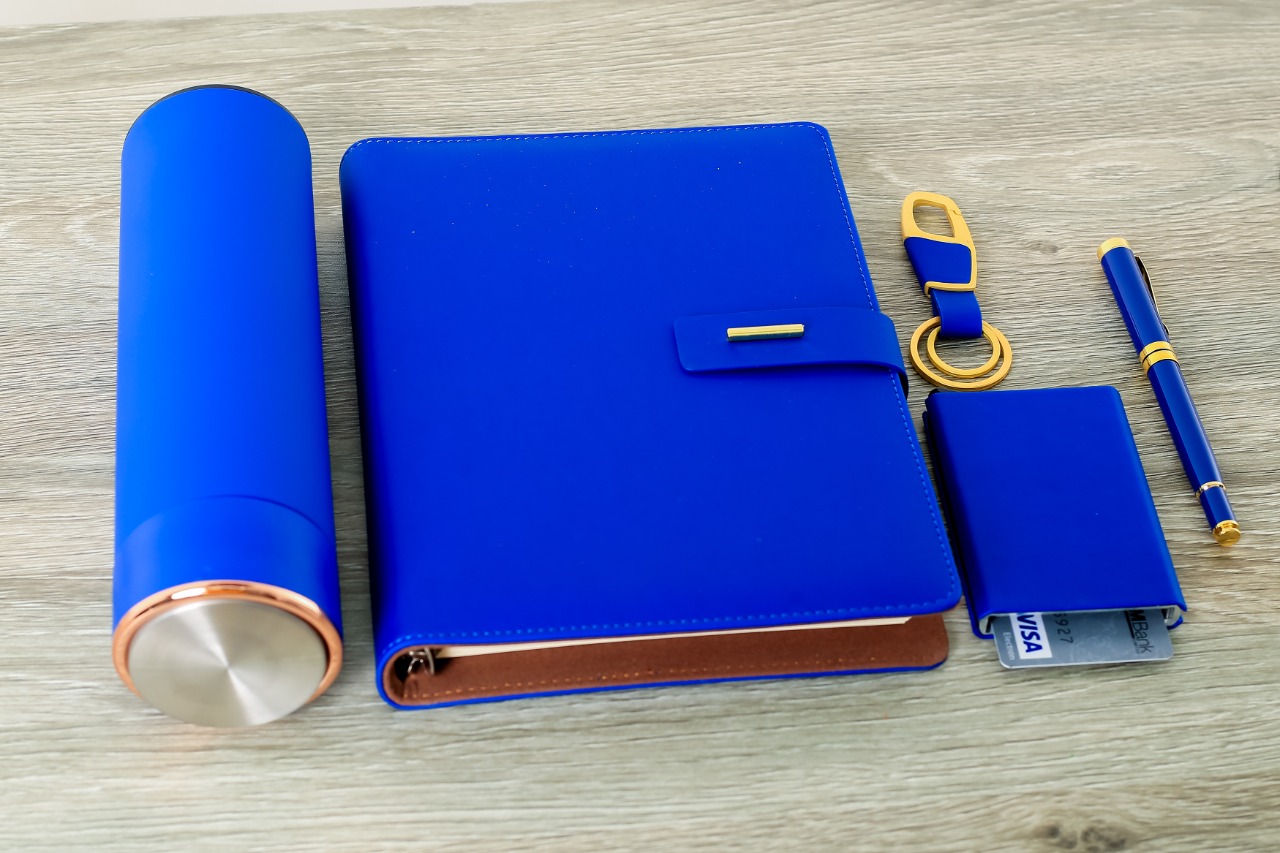 Executive Gift Set 006: Notebook + Business Card Holder + Pen + Key Holder & Thermal Flask